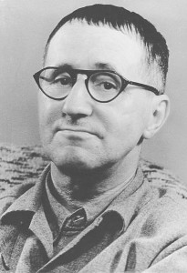 Bertolt Brecht (Augsburg, 10 de Fevereiro de 1898 — Berlim, 14 de Agosto de 1956)