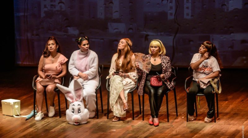 Montagem “Tinderelas no Divã” integra programação do projeto TO em Cena no Teatro Sesc Palmas
