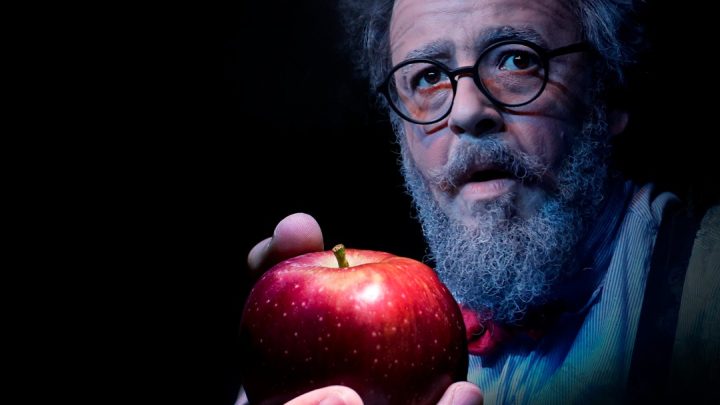 Espetáculo teatral A maçã integra programação do projeto Palco Giratório com atuação de William Seven