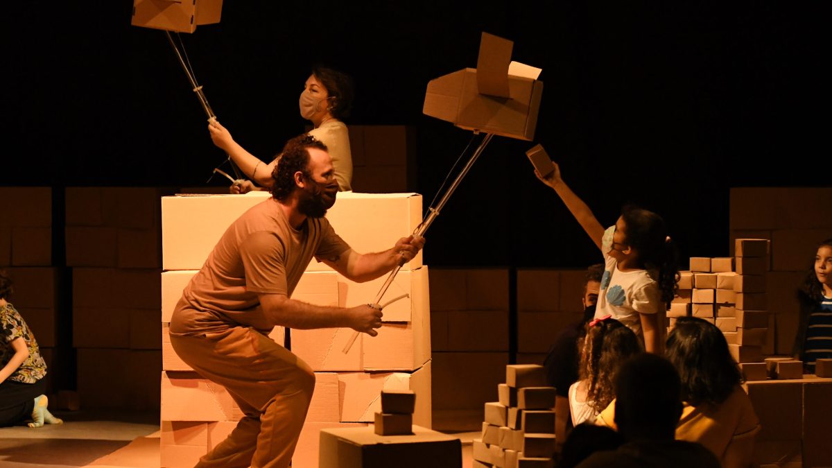 Espetáculo teatral Caixa Ninho propõe imersão sensorial para a primeira infância em programação do Sesc Paraná