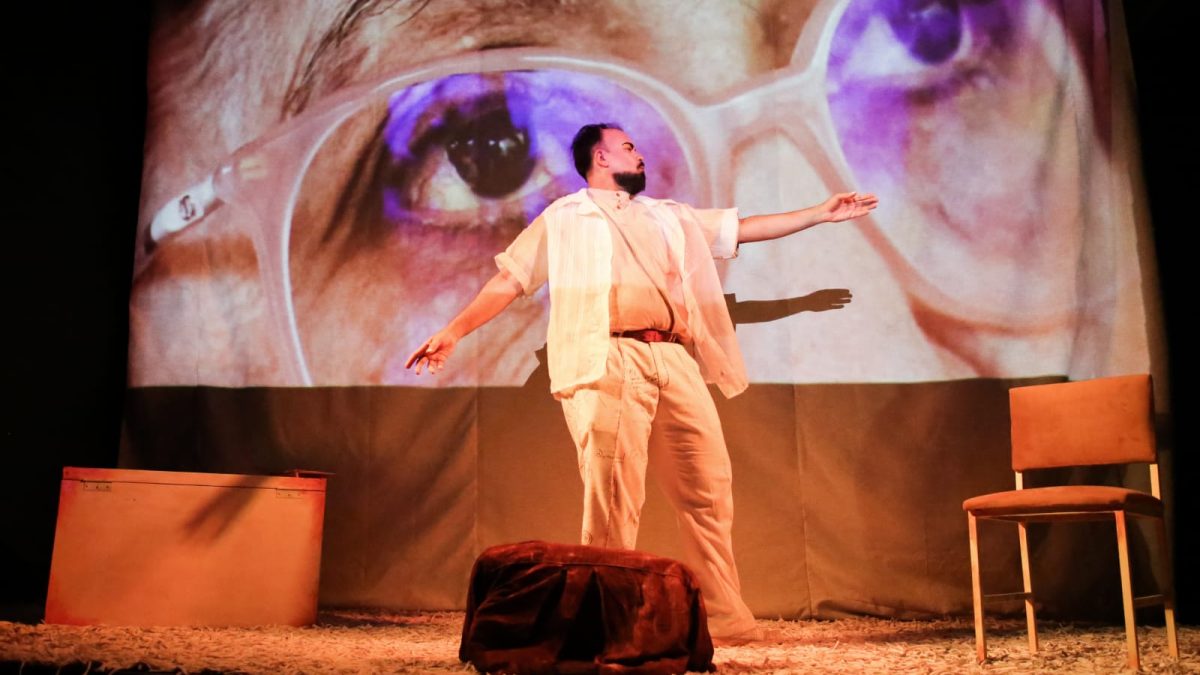Trup Errante leva o espetáculo Drummond, Confabulações Sertanejas ao Festival de Teatro do Agreste