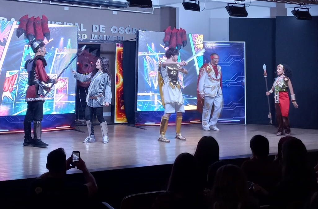 Espetáculo teatral mobiliza 400 estudantes em torno do combate ao bullying em Osório