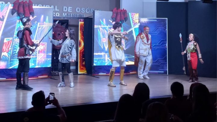 Espetáculo teatral mobiliza 400 estudantes em torno do combate ao bullying em Osório