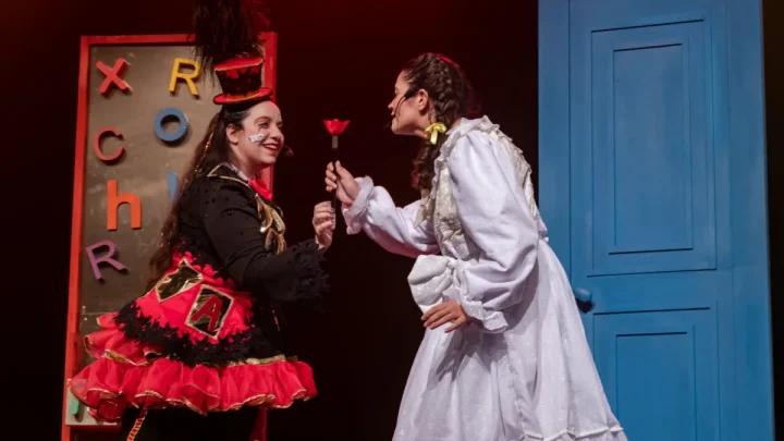 Teatro Municipal Raul Cortez recebe espetáculo infantil do Grupo Teatral Aslucianas em Duque de Caxias
