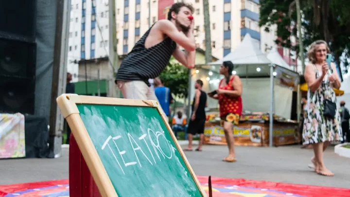 Centro Cultural Criarts e Prefeitura de São Vicente abrem inscrições para curso gratuito de teatro na praia